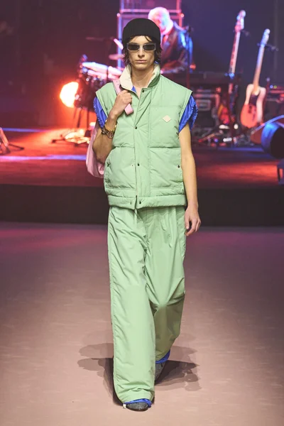 Look 37